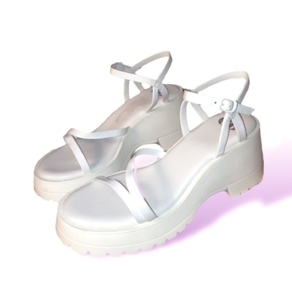 Gianni Bini Shoes - NWOT Gianni Bini White size 8 1/2 Wild-Child Leather Platform Sandals size 9.5